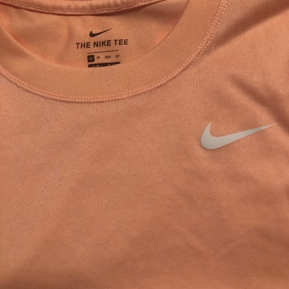 Nike Women’s Tee Peach Size XS Like New